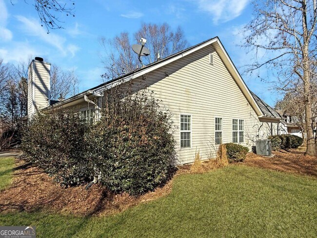 Building Photo - 3028 Express Ln NE