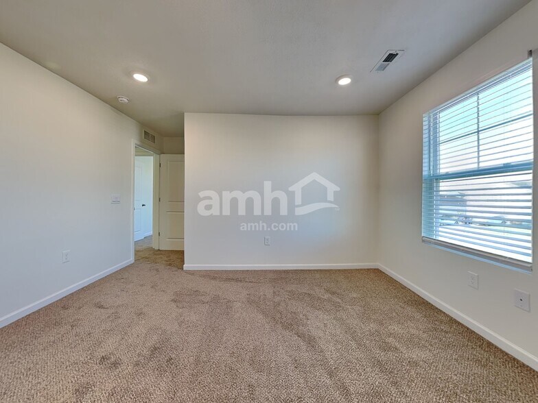 Building Photo - 912 Nelson Pl