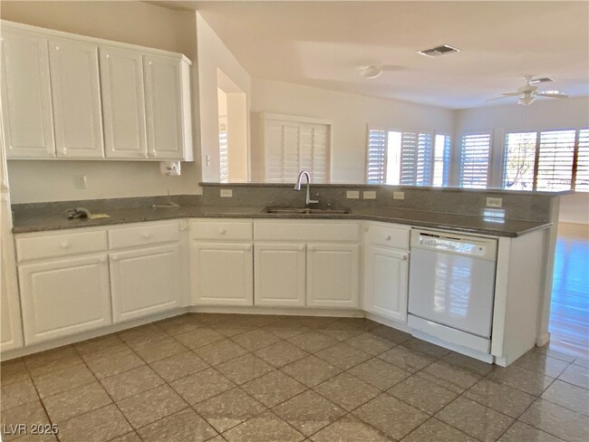 Building Photo - 2768 Cherrydale Falls Dr