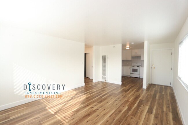 Building Photo - 1130 Wellington St