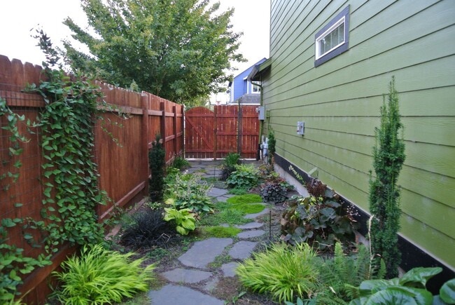 Building Photo - Spacious 3 bedroom in SE Albany