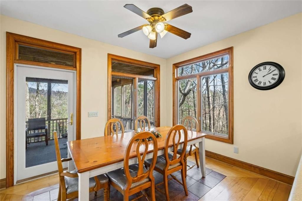 Building Photo - 339 Willow Dr