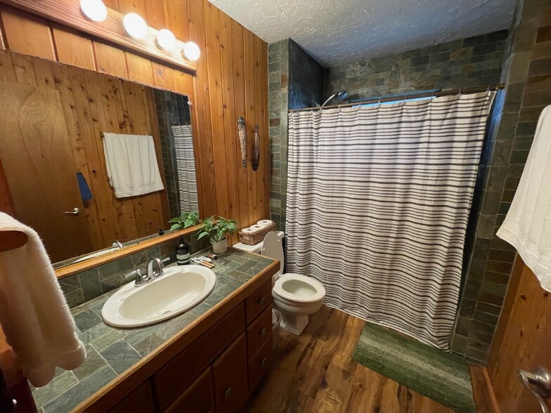 Building Photo - 4362 Ulua St