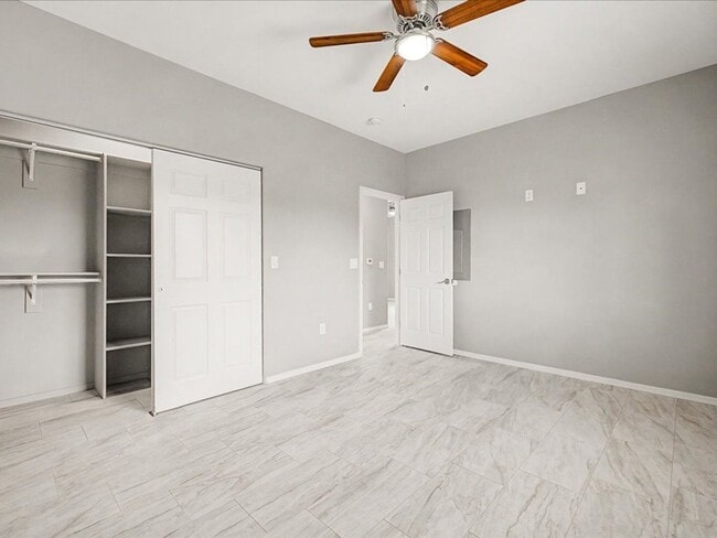 Building Photo - PRICE REDUCTION!  $500 OFF FIRST FULL MONTH'S RENT!
