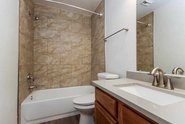 Building Photo - 906 Wisdom Dr