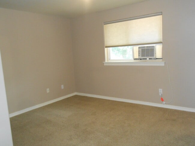 Building Photo - 2396 NE Desert Willow Ct