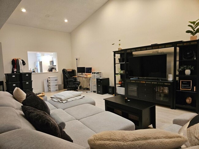 Building Photo - 7976 La Mirada Dr