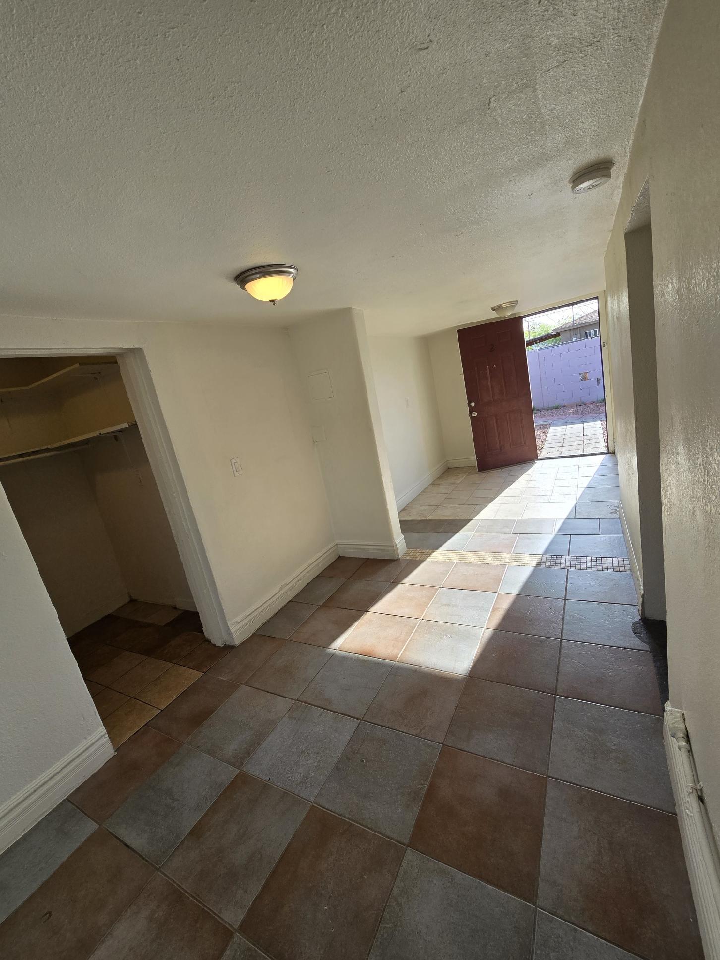 Building Photo - 713 W Pima St