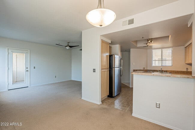 Building Photo - 4925 E Desert Cove Ave