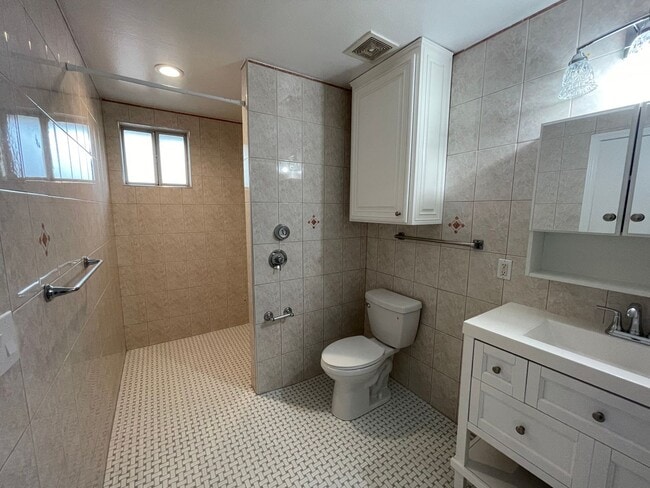 Building Photo - 5-Bedroom Carson 2-Story Home