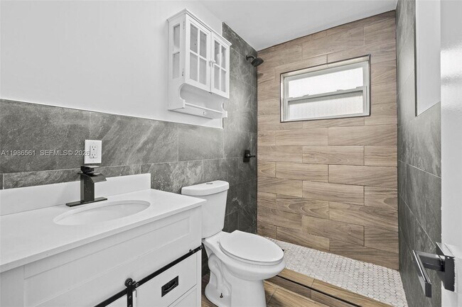 Building Photo - 1443 NW 34th St