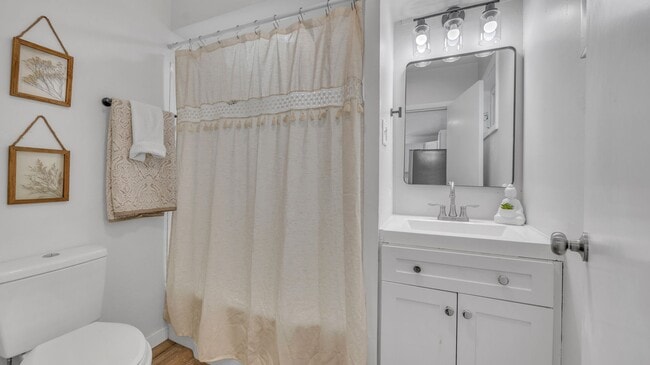 Building Photo - 3 Bed 1 Bath Single Family Home