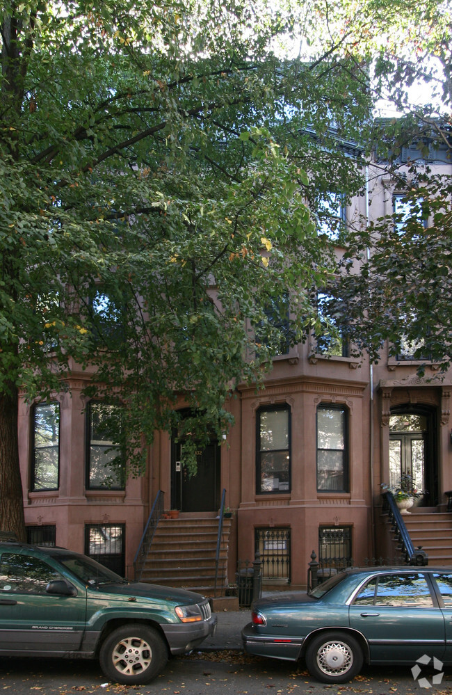 Primary Photo - 132 Lincoln Pl