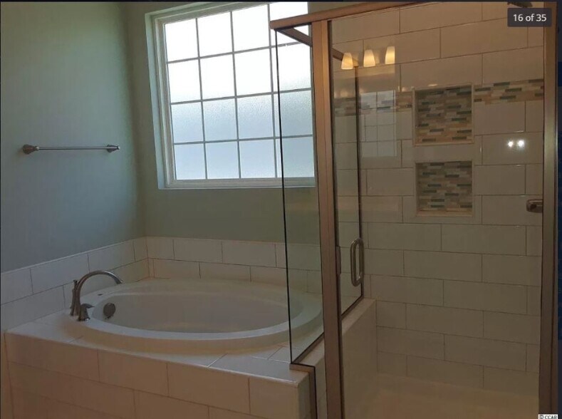 Building Photo - 5527 Redleaf Rose Dr