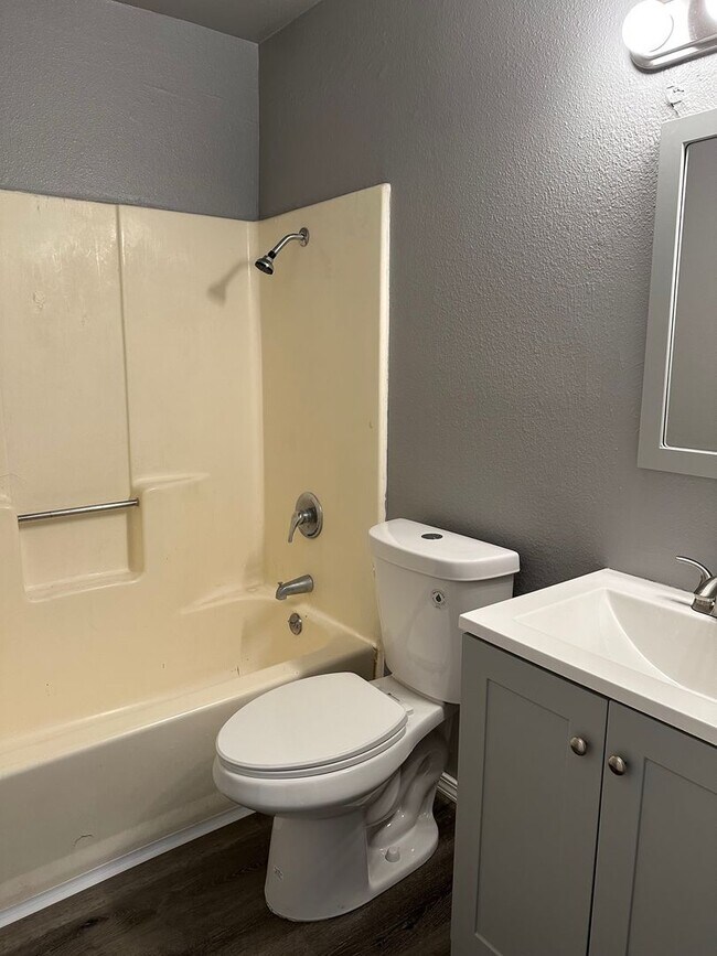 Building Photo - 1277 Jelso Ave