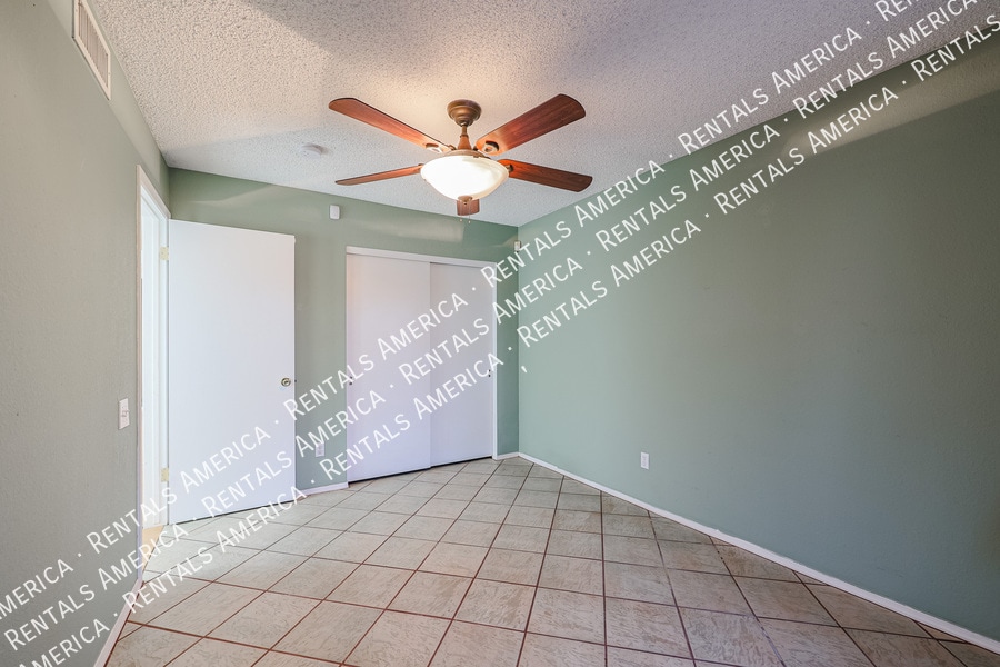 Building Photo - 324 S Rita Ln
