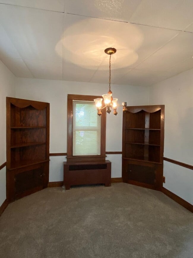 Building Photo - Charming Single-Family Home for Rent in Bedford — Quiet Street, Great Location!