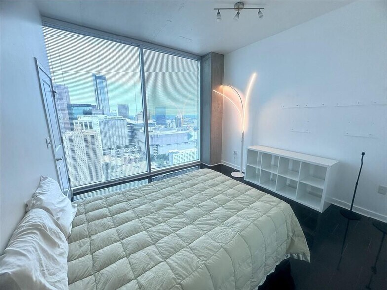 Building Photo - 400 W Peachtree St NW