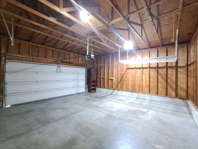 Building Photo - 4908 W Lamar Ave