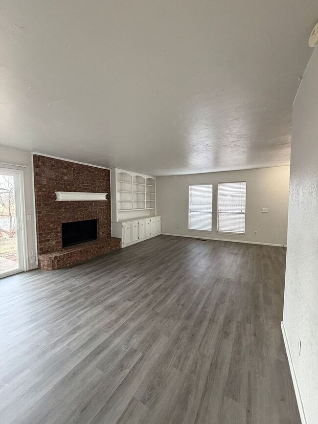 Building Photo - Completely Remodeled 2 Story Duplex - Putnam City Schools - Must See