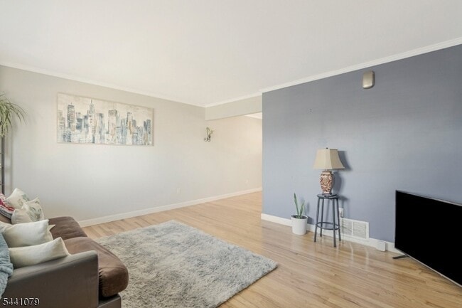 Building Photo - 640 Desota Dr