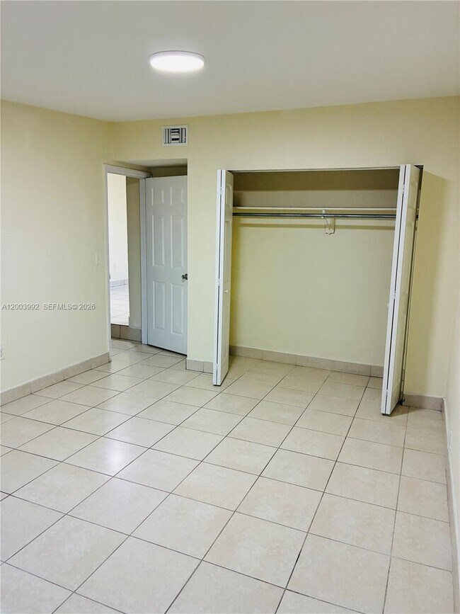 Building Photo - 275 NW 190th St