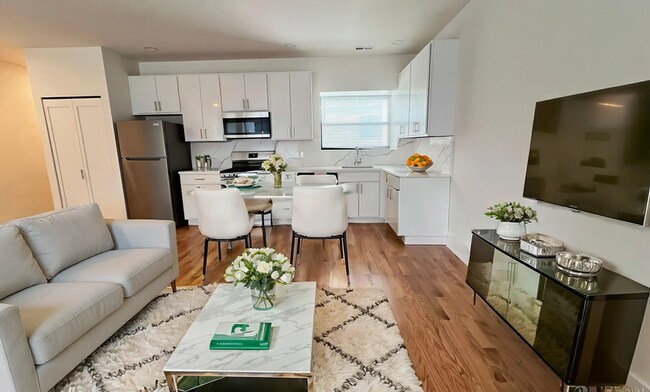 Building Photo - Brand New Interior Construction 2 Bed / 2 ...