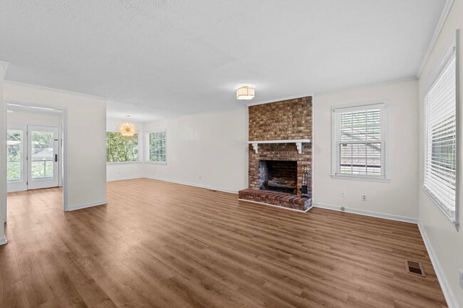 Building Photo - 1201 River Ridge Dr
