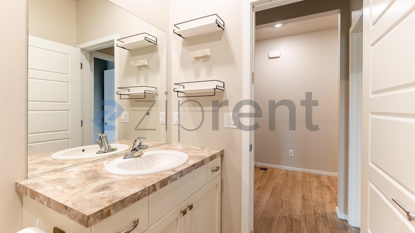 Building Photo - 5721 W Youngstown Ln