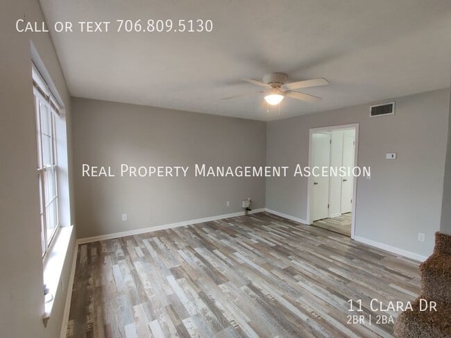 Building Photo - 11 Clara Dr