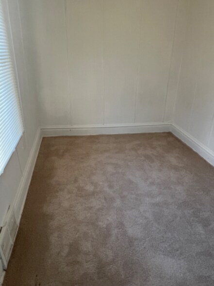 Building Photo - 457 S Des Plaines St