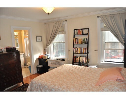 Building Photo - 60 Phillips St