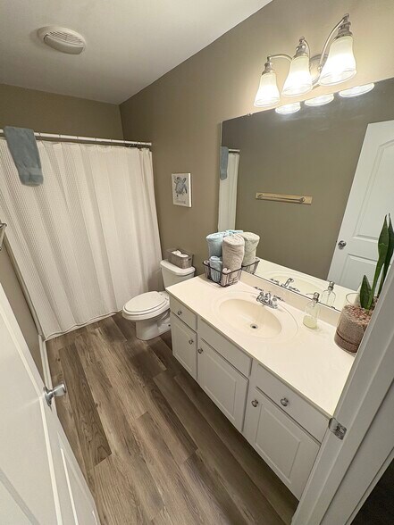 Building Photo - 2312 Saddleback Dr