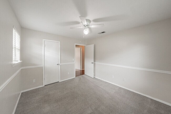 Building Photo - 1300 Potomac Dr