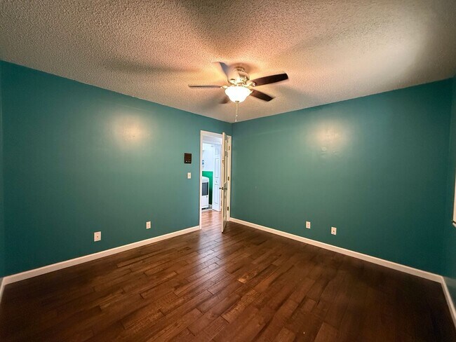 Building Photo - 3 Bedroom 3 Bathroom Home in Kingsport, TN