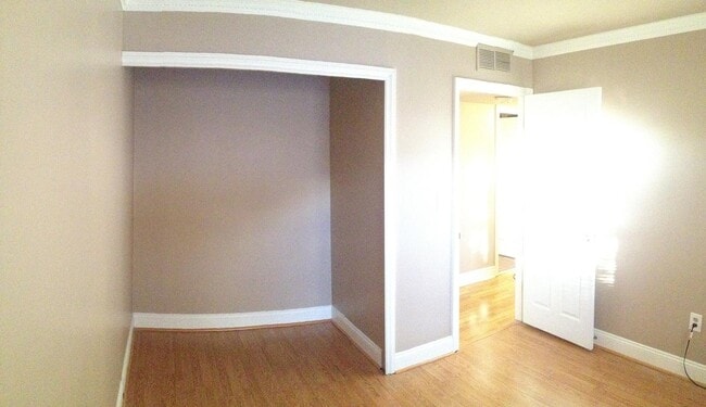 Building Photo - STUNNING 3 BEDROOM HOME IN NOVI !!