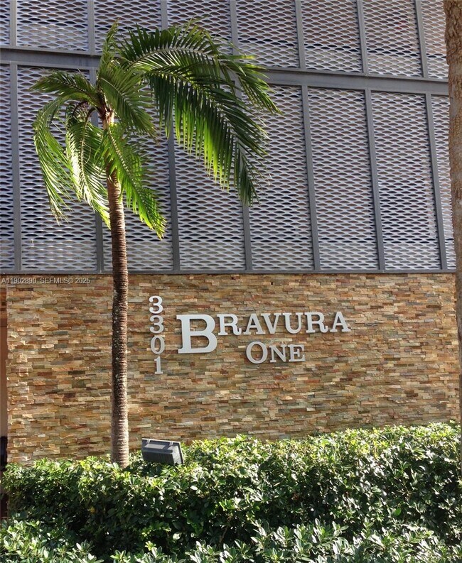 Building Photo - 3301 N Country Club Dr