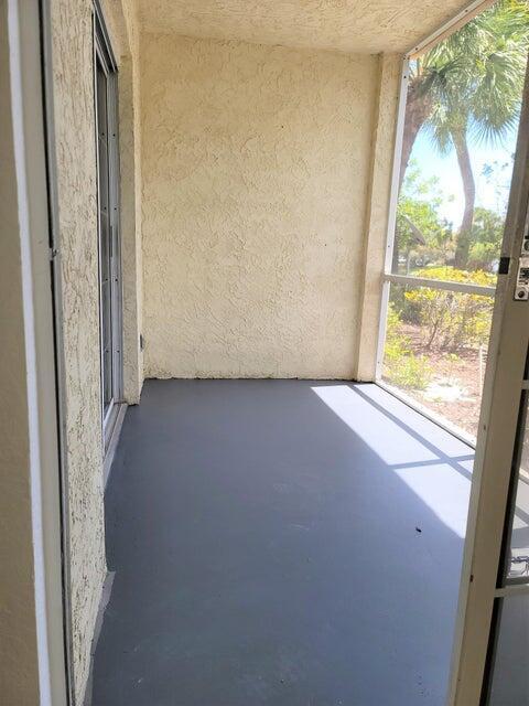 Building Photo - 1604 SE Green Acres Cir