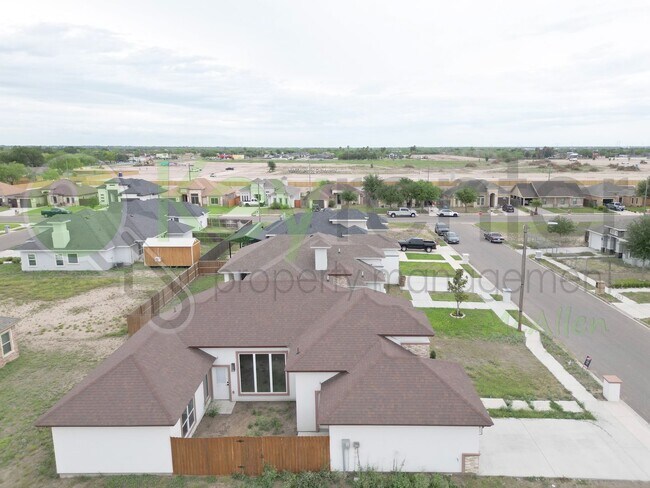 Building Photo - Beautiful 3 bedroom/ 2.5 bath Home in Edinburg - $500 off the First Month Rent!!!