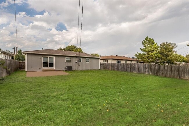 Building Photo - 9 Shirley Ln