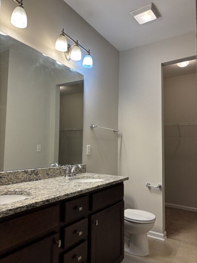 Building Photo - 318 Princess Pl