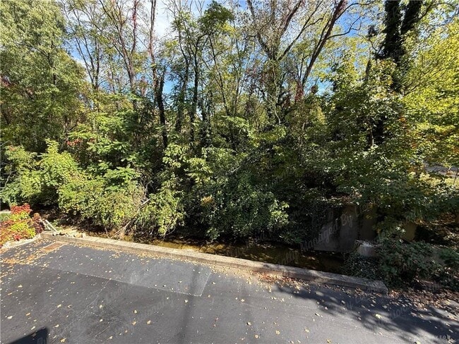 Building Photo - 2154 Willowgrove Ave