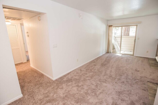 Building Photo - 3715 Tallyho Dr