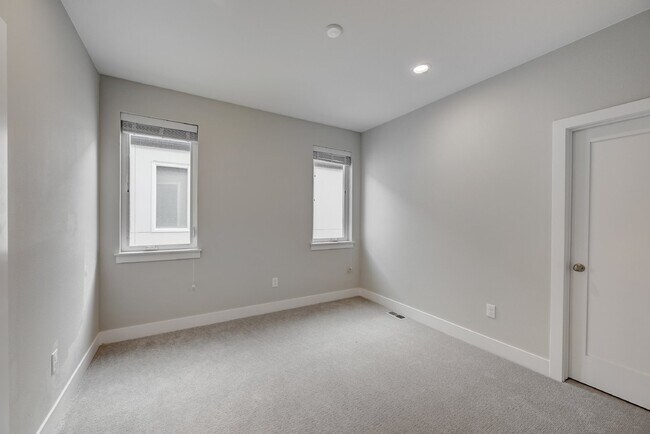 Building Photo - $3,750 - 4 Bed, 3.5 Bath Updated Townhome ...