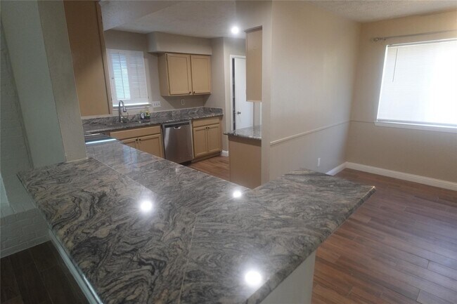 Building Photo - 3351 Deermoss Dr