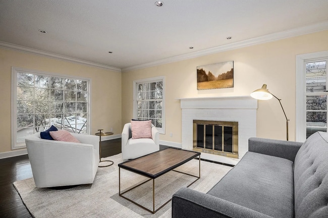 Building Photo - Experience the Charm of a Portland Heights...