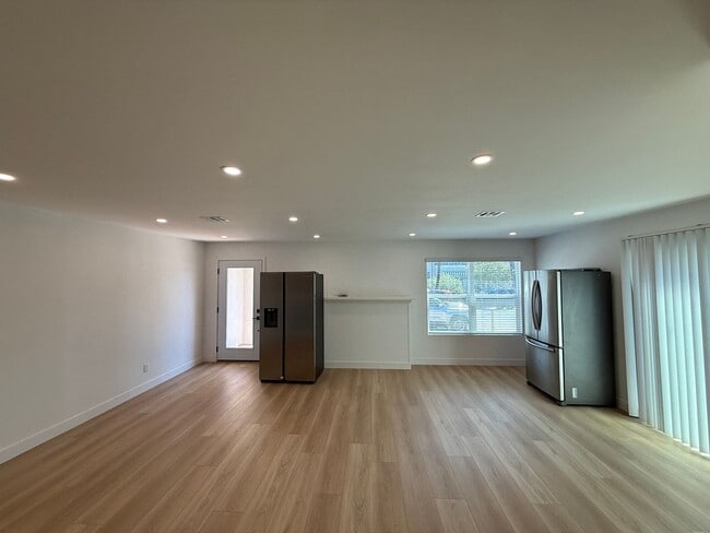 Building Photo - 4960 Rockford Dr