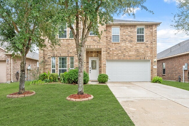 Building Photo - "Charming 4-Bed Home with Elegant Granite Touches & 2.5 Baths!"