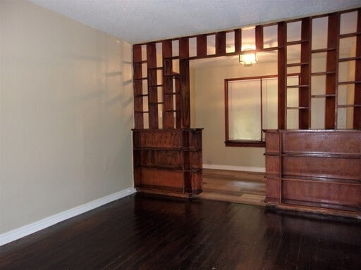 Building Photo - 1 BED 1 BATH DOWNSTAIRS GARAGE APT IN CAPITAL HILL AREA