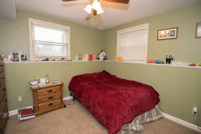 Building Photo - 2802-9 1/2 9 1/2 St N